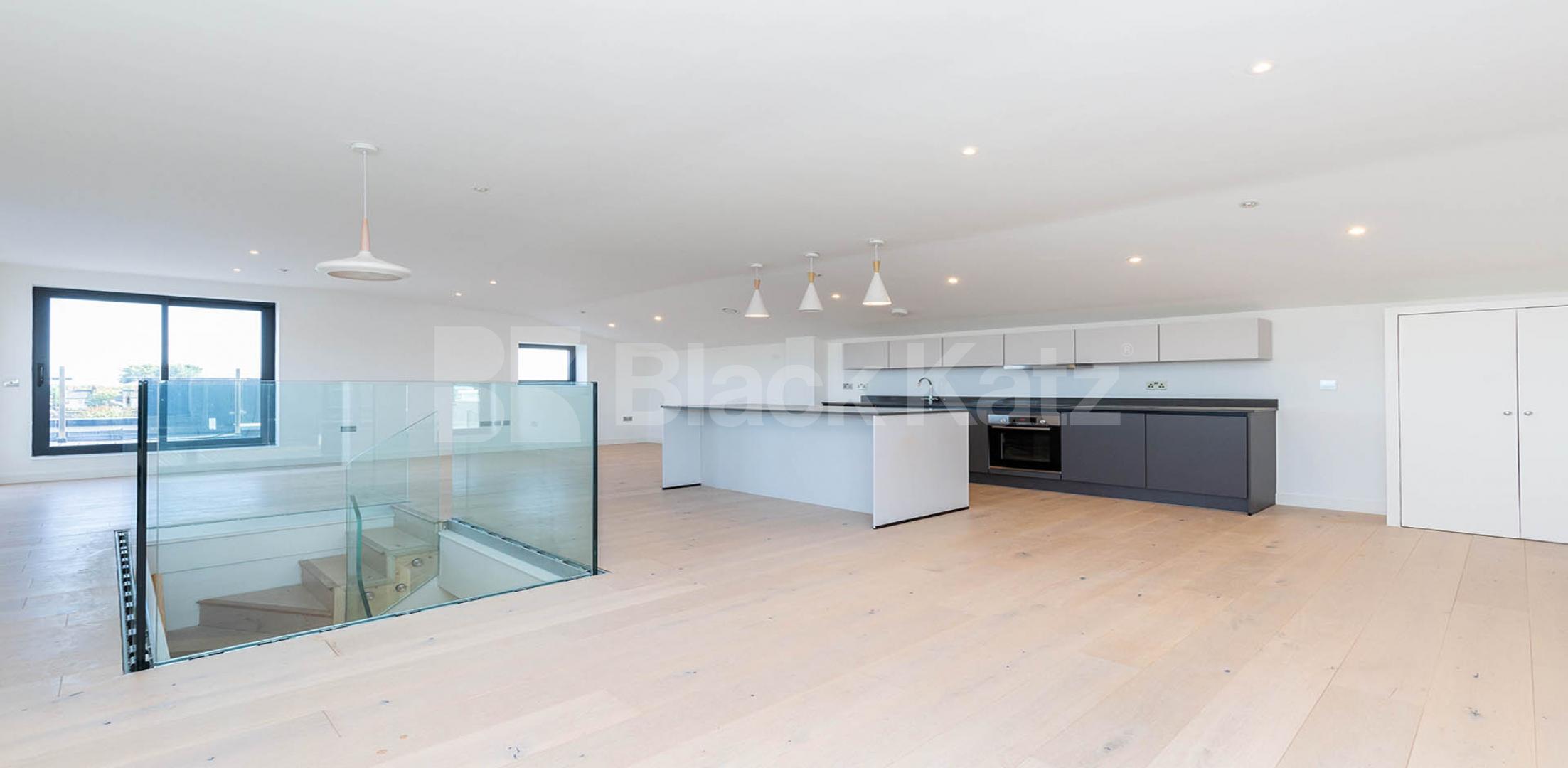 			2 Bedroom, 2 bath, 1 reception Penthouse			 Tottenham Lane, CROUCH END